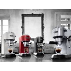 Рожковая помповая кофеварка DeLonghi Dedica EC 685.R